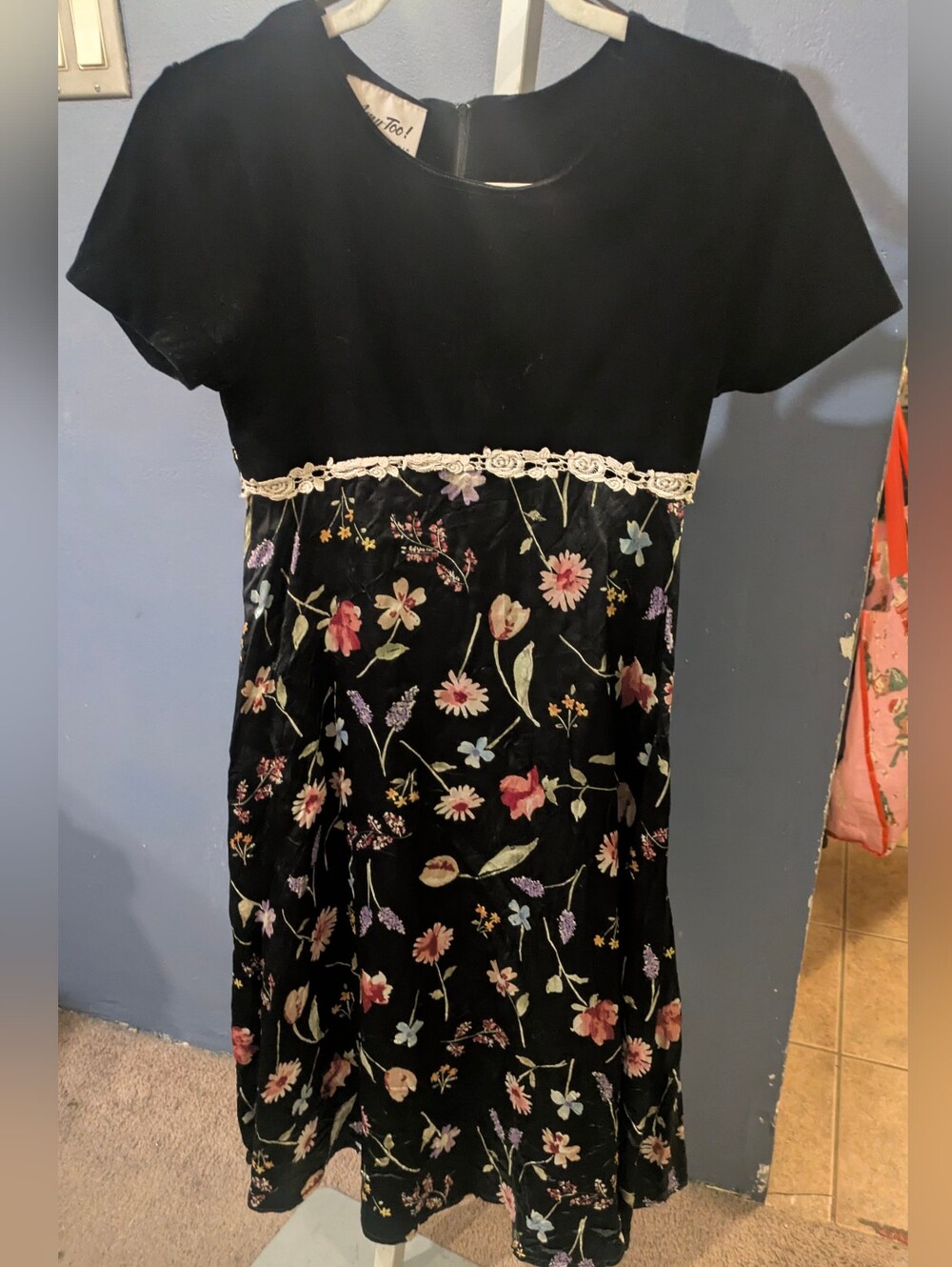 Girls 14 Black Velvet Bottice & Silky Floral  Skirt Lace-Trim Empire Waist Dress